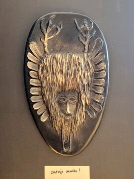 8. ,,,zadnjo masko. Skulptura maska, Božo Stupica